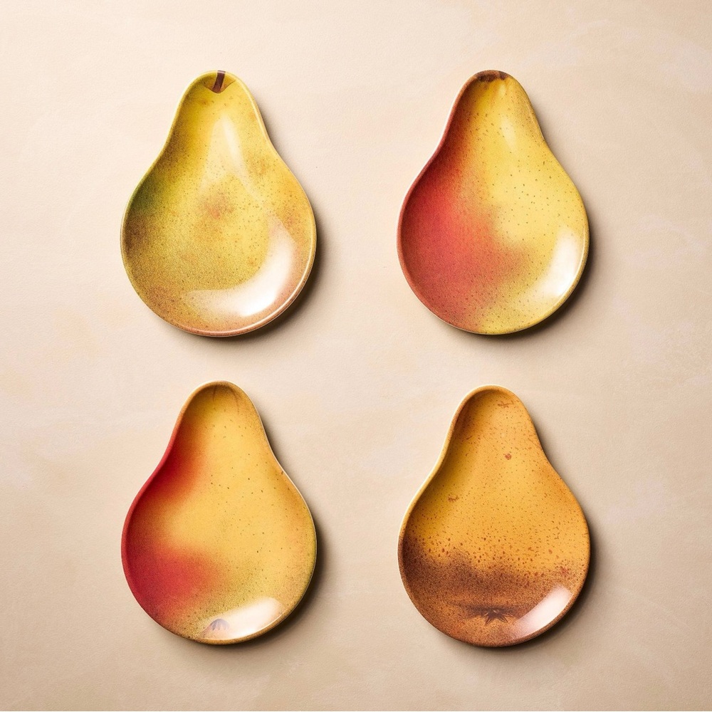 Set of 4 Pear-Shaped Melamine Plates